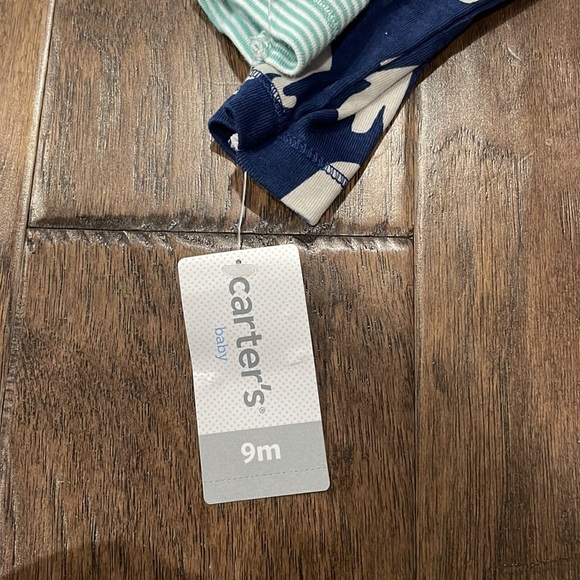 Size 9 months onesies, 4 pack- NWT - Picture 3 of 3